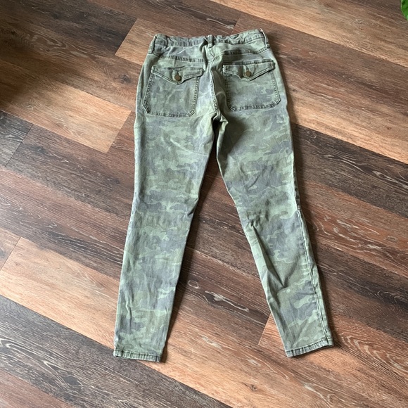 Camo Jeggings - Picture 2 of 2